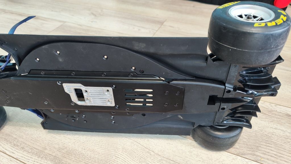 Продавам F1 rc Kyosho rb7 1:7 модел на