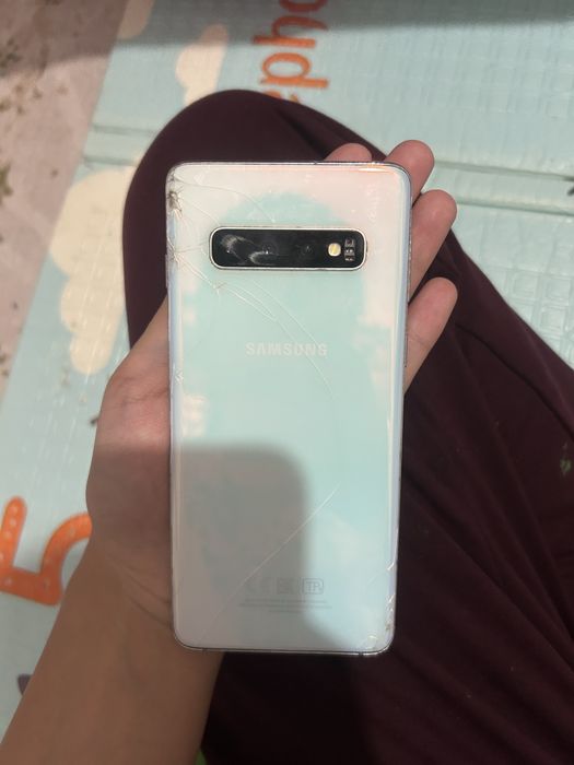Samsung s10.