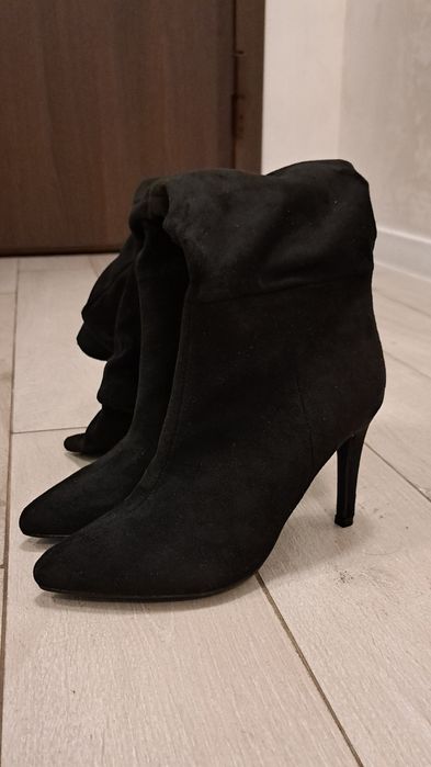 Нови Дамски ботуши на ток 37 номер