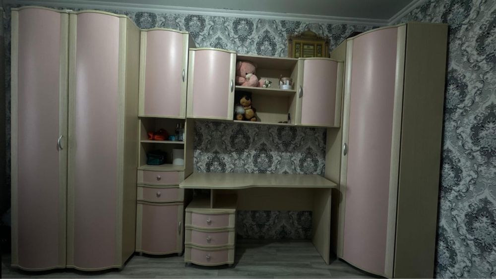 Продам Гарнитур в комнату