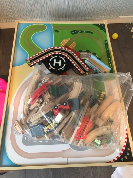 Masa de joaca cu trenulet, sine...