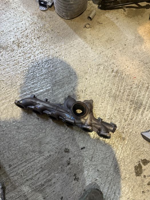 Изпускателен колектор bmw M50D f10 f11 f15 f16 бмв ф10 ф11 ф15 м50д