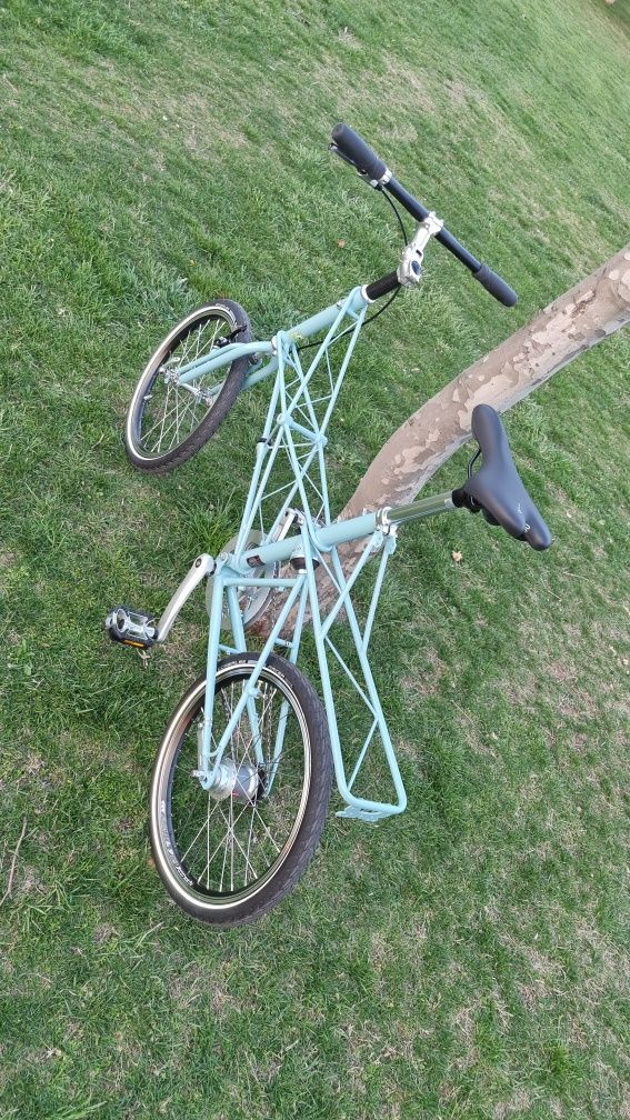 Bicicleta demontabila Alex Moulton (gen pliabila Brompton,  Dahon )