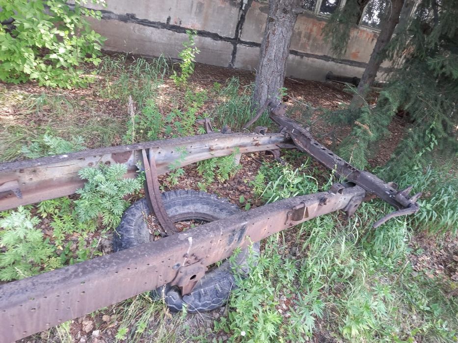 Продам раму на грузовую машину в отличном состоянии длинна рамы 11 мет