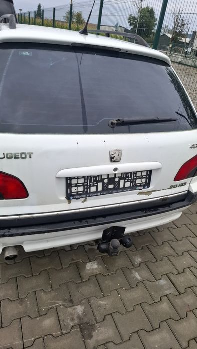 Vand bara fata,capota Peugeot 406