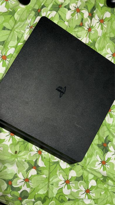 Продавам playstaion 4 slim