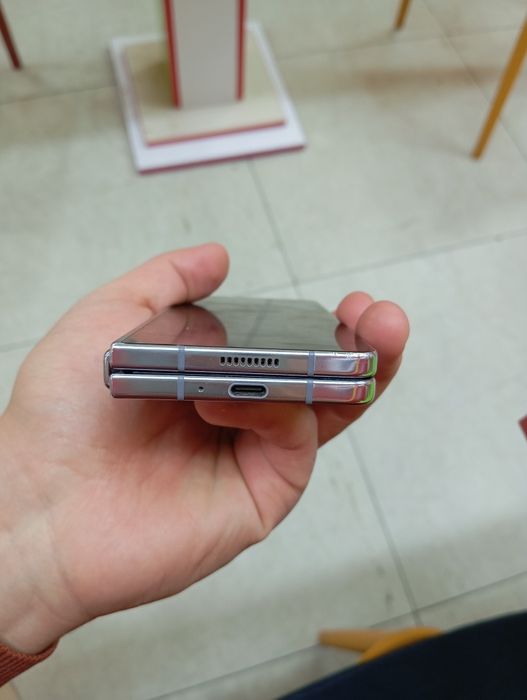 Срочно продается Z Fold5 Glaxy в хорошем состоянии