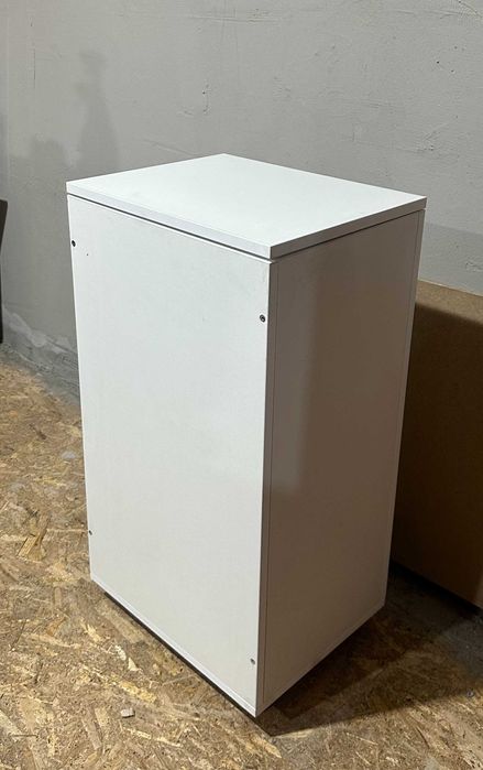 Comoda alba cu Lada; Lada de depozitare