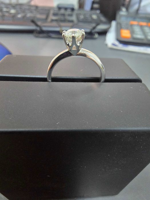 Дамски пръстен с диаманд