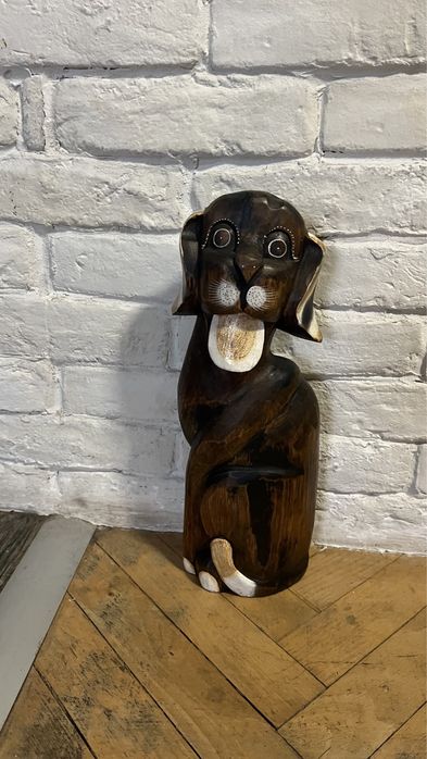 Дървено куче фигура