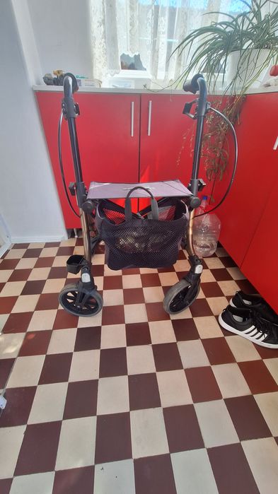 Rolator din aluminiu 5kg pentru persoane în varsta rezista 120kg