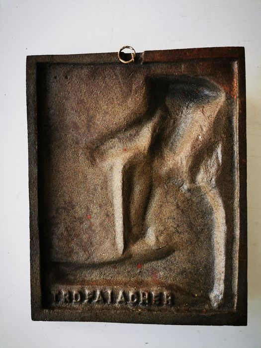 Vand decor metal gravat destul de gros circa 2kg si semnat