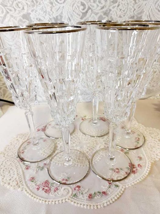 Красиви кристални, италиански флейти за шампанско