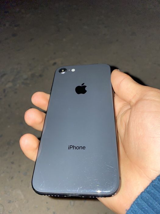 Iphone 8 ……………..