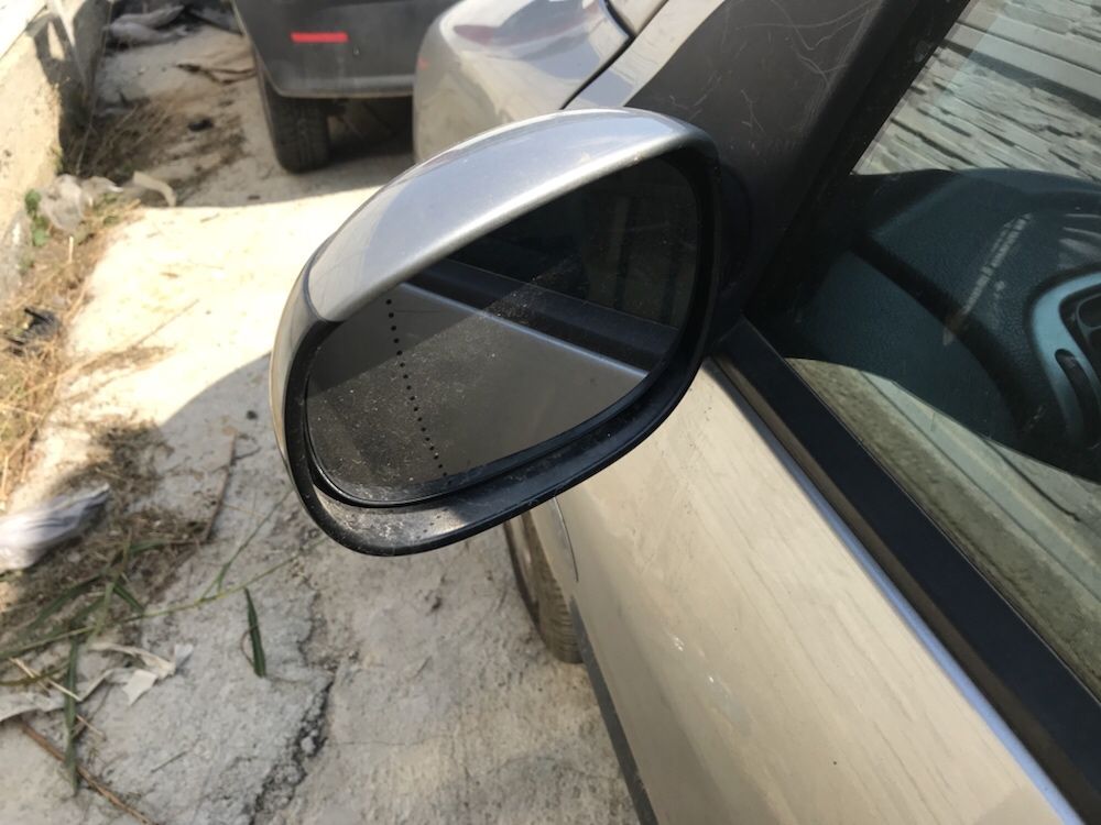 Vând oglinda stânga și oglinda dreapta Peugeot 206