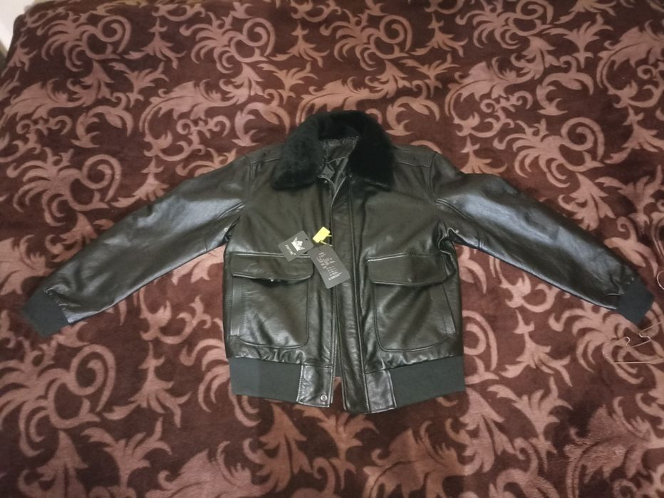 Мужской кожаная куртка.