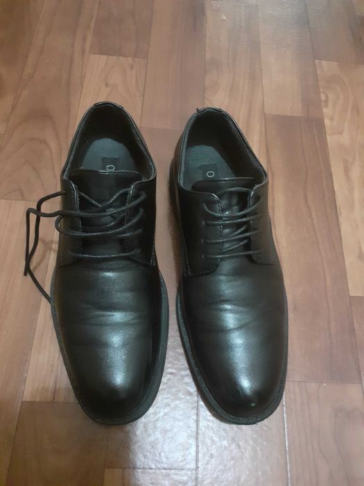 Vand pantofi de costum marimea 37 baieti, stare f buna 50RON