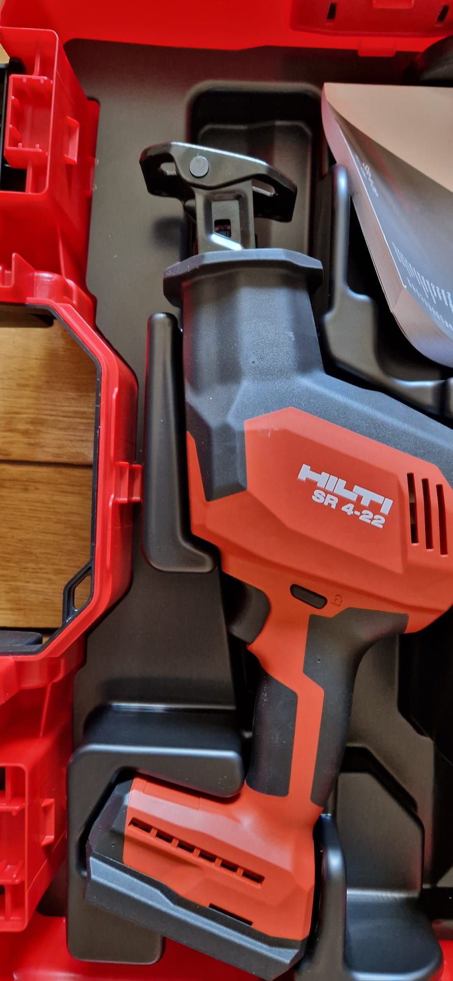 Hilti ferestrău sabie pe acumulator