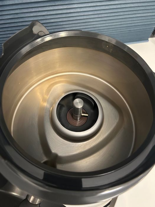 Професионална сокоизтисквачка Robot coupe J80