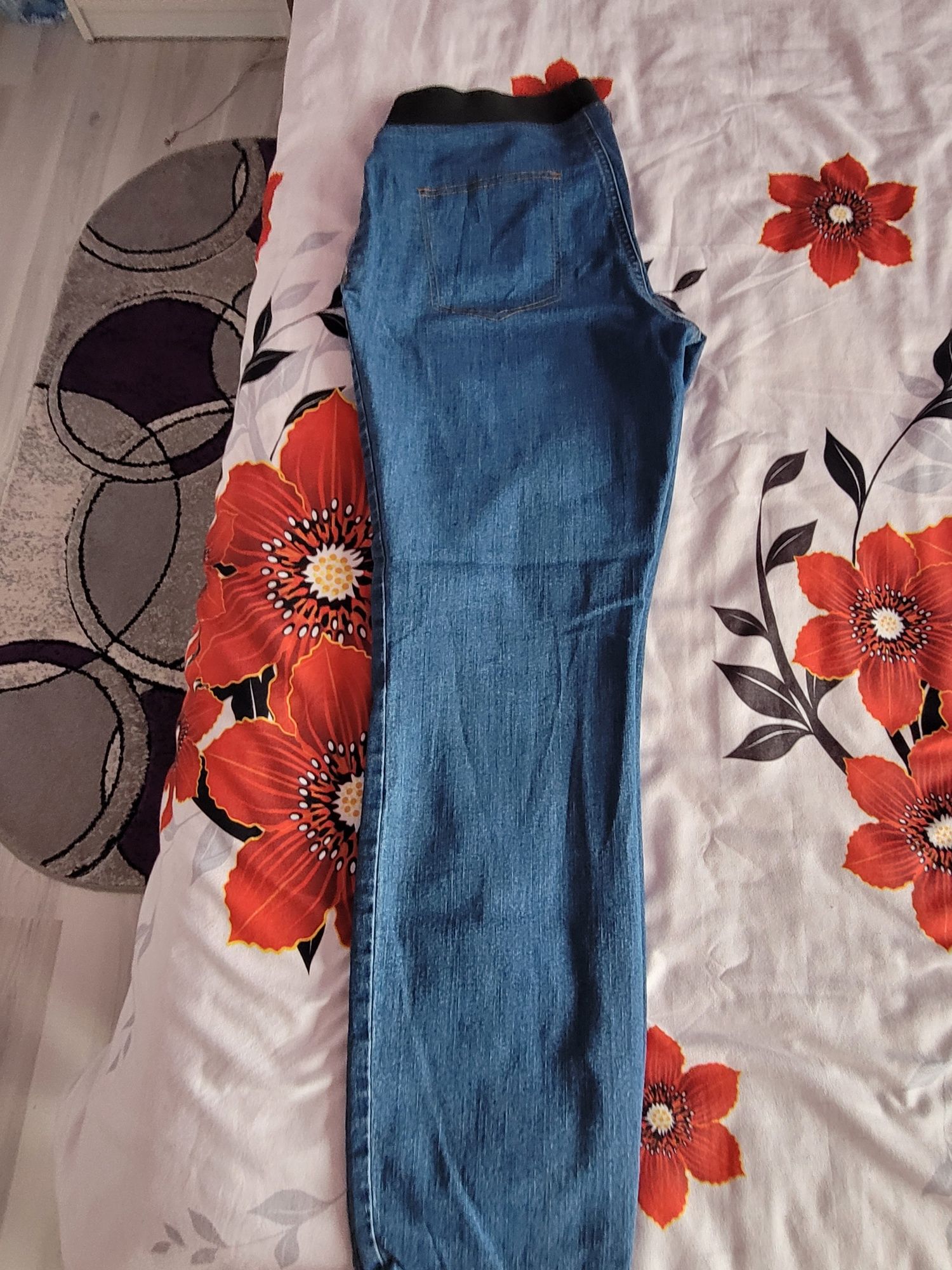 Vand pantaloni și blugi dama