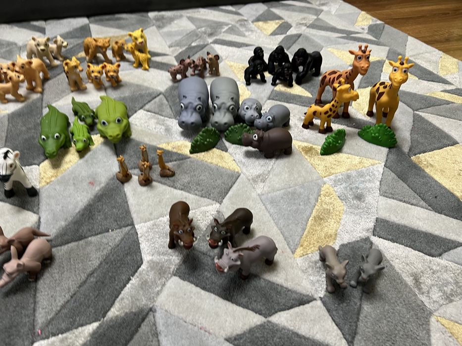 Disney Prieteni cu animale 100 carti + toate jucariile