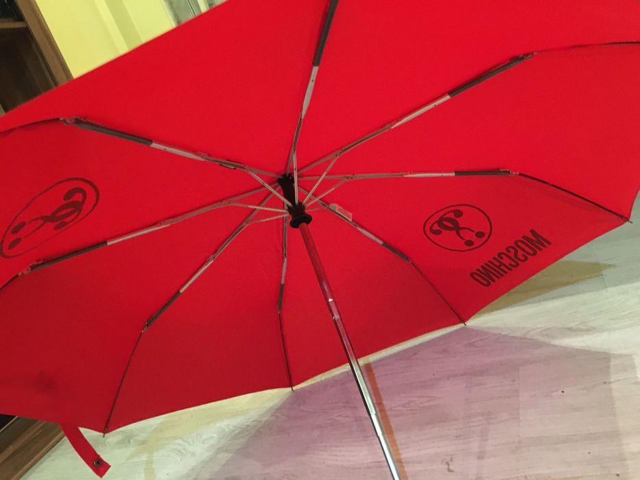 Оригинални чадъри,,LOVE MOSCHINO