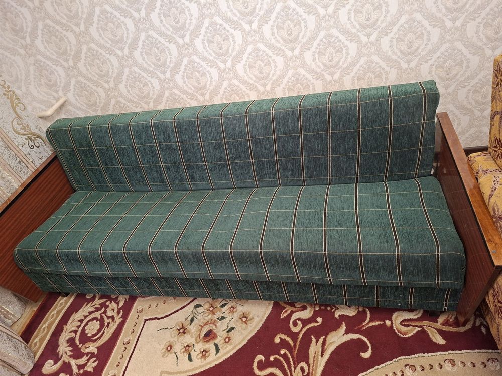 Срочно продаётся 2 диван и 2 кресло.