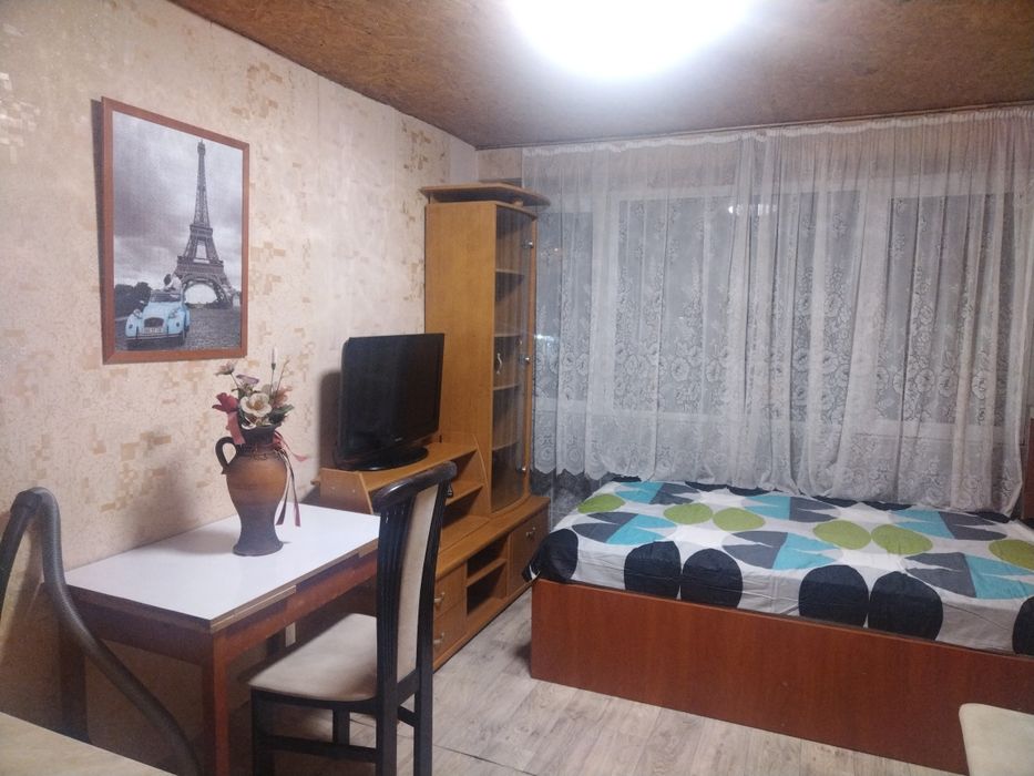 Собственик дава под наем обзаведена боксионера гр.ВАРНА  кв.Левски
кв.