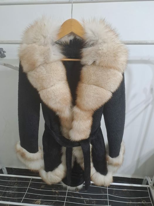 Paltoane damă cu blana naturală