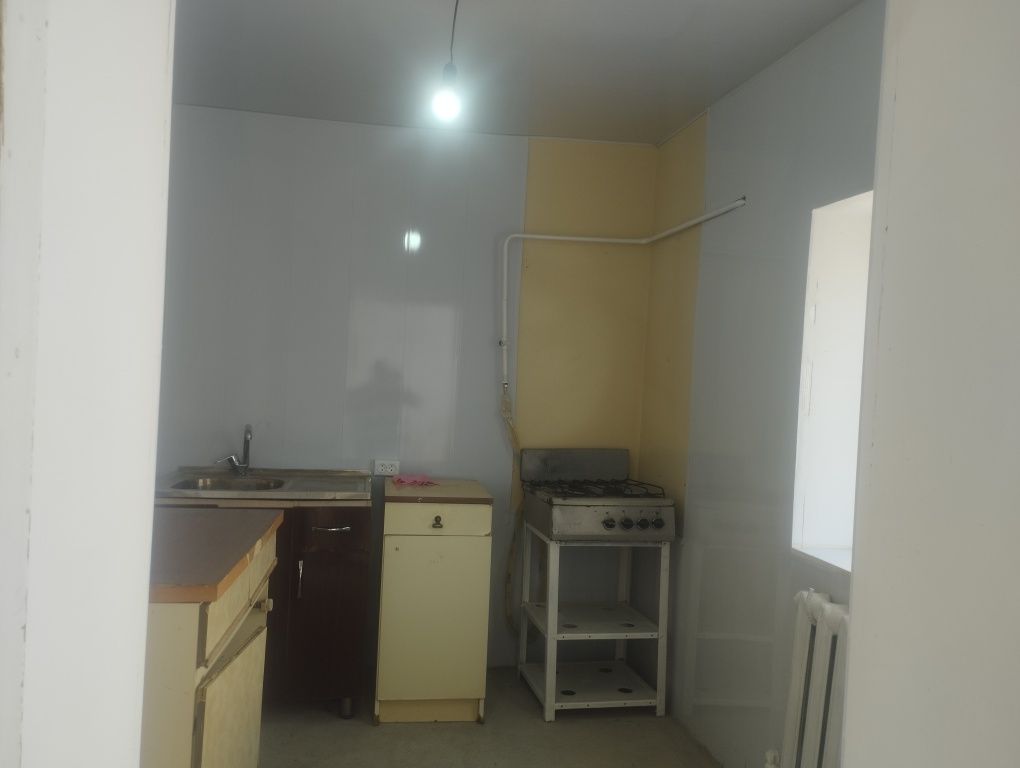 Hovli ijaraga beriladi.