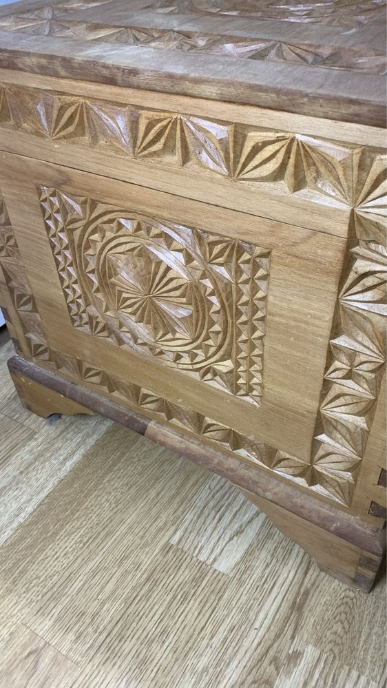 Cutie decorată din lemn de cedru