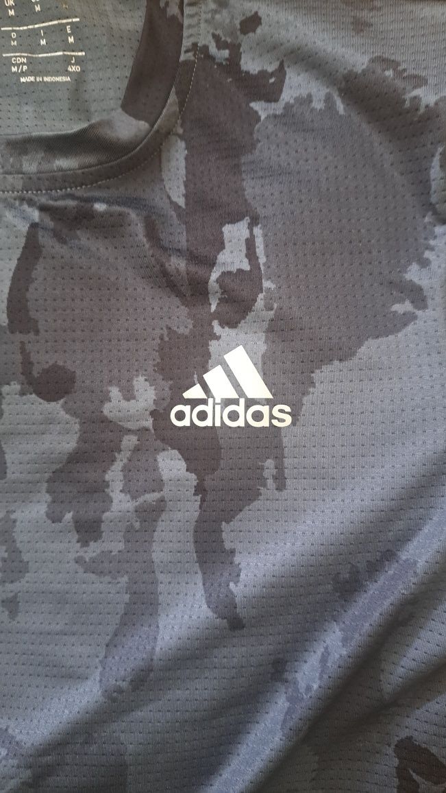 Оригинална тениска на Adidas НОВА