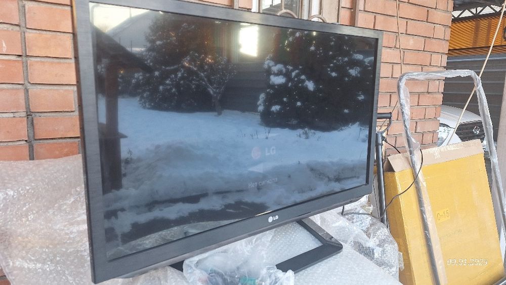 Телевизор LG в хорошем состоянии.