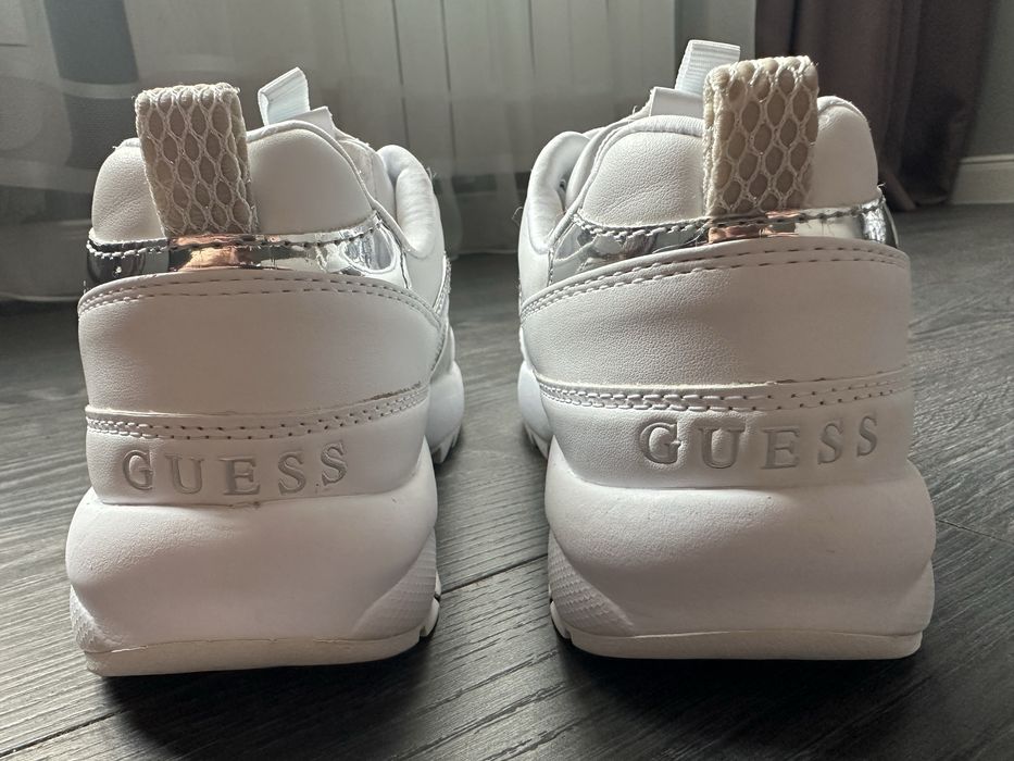 Обувки Guess - много запазени