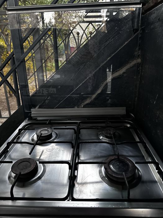 Срочно продаётся газовая плита “ROISON”