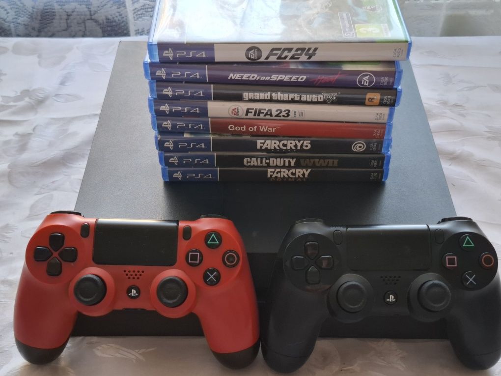 Vând ps4 cu 8 jocuri