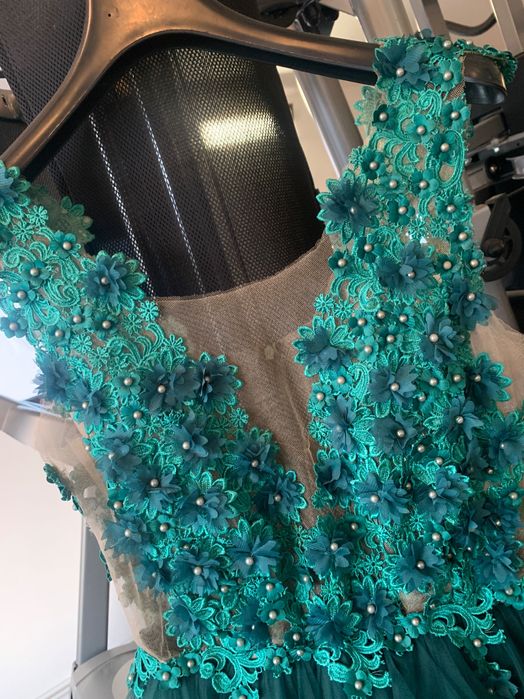 Vând rochie făcută pe comandă