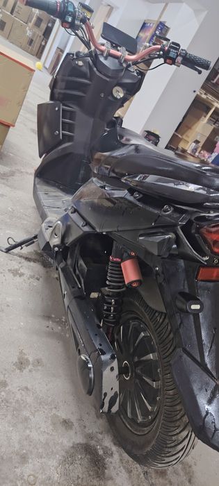 Electro skuter yaxwi holatda