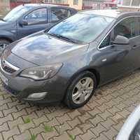 Opel Astra J sports tourer 2011 125cp