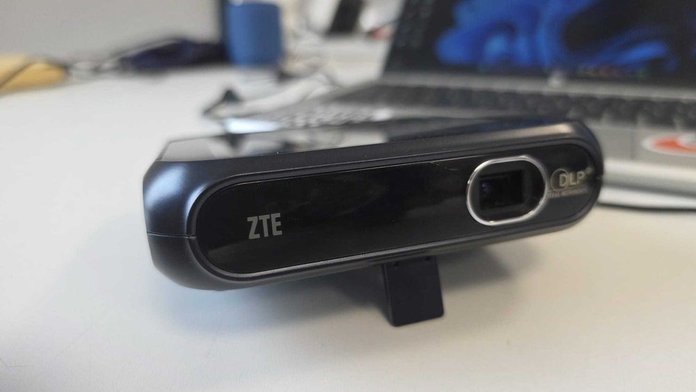 Mini proiector ZTE MF97W