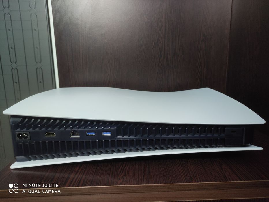 PS5 + 8 jocuri (3 sigilate, Elden Ring ediție specială)