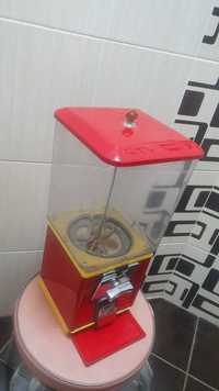Вендинговый аппарат с металлической ножкой для продажи жвачки и бахил