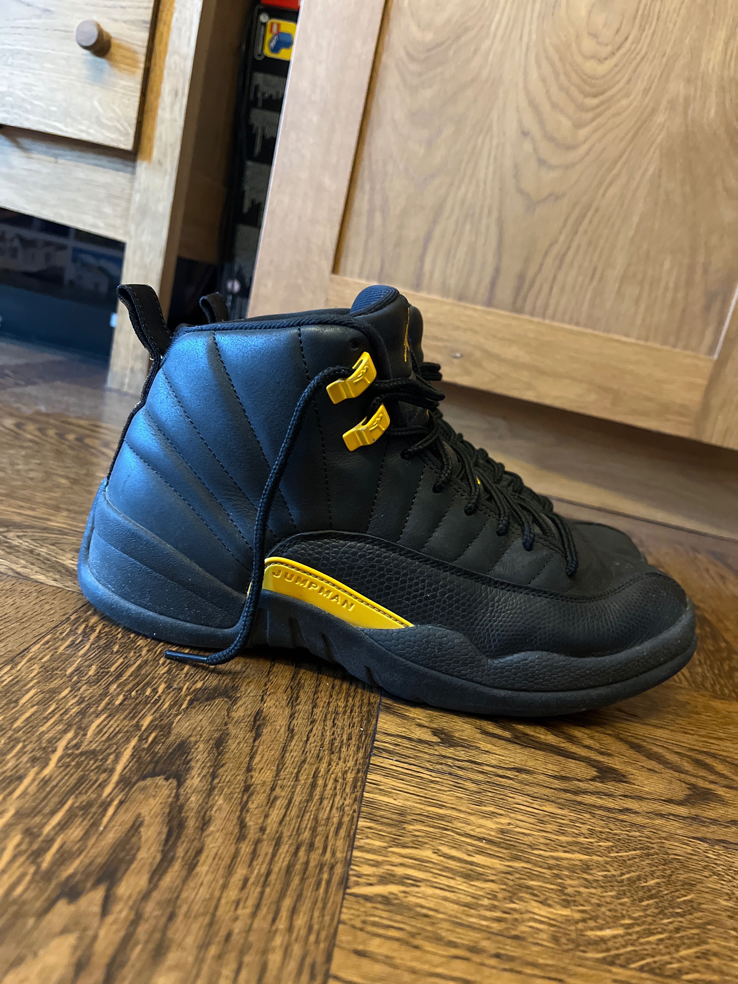 Jordan 12 Black Taxi folositi 42.5