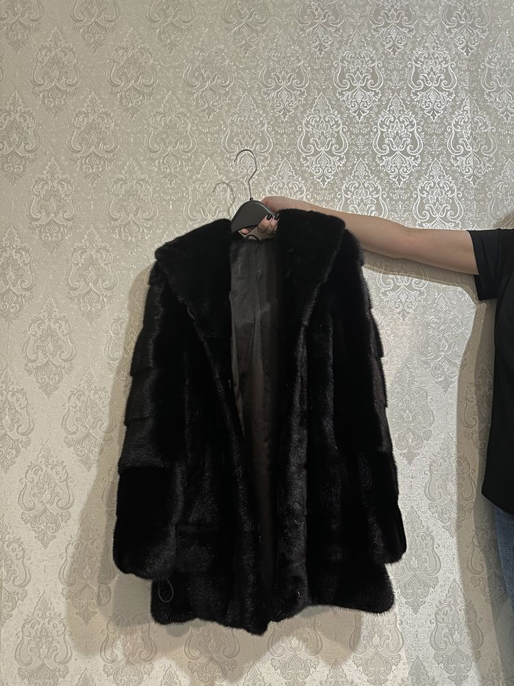 Продам норковую шубу с капюшоном в отличном состоянии