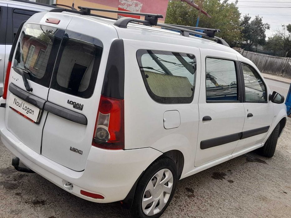 Vând Logan MCV 2007