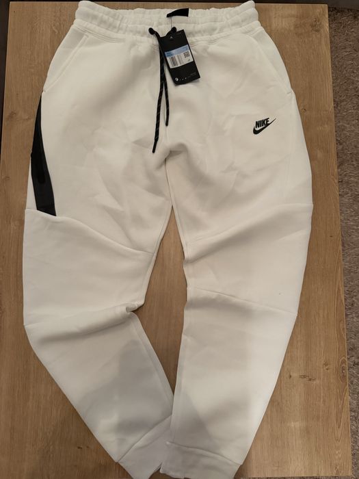Nike Tech Fleece White
