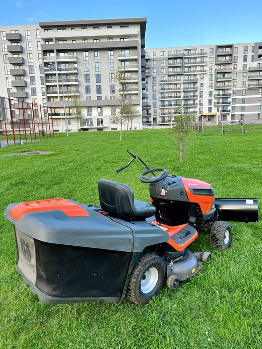 Tractoras de tuns iarba Husqvarna Briggs&Stratton V2 Hidrostatic Colec