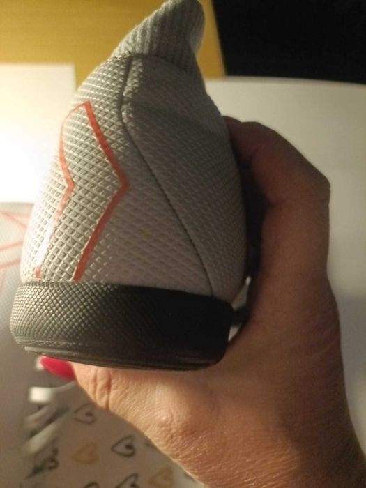 Ghete de fotbal Nike Mercurial stare perfectă mărimea 39