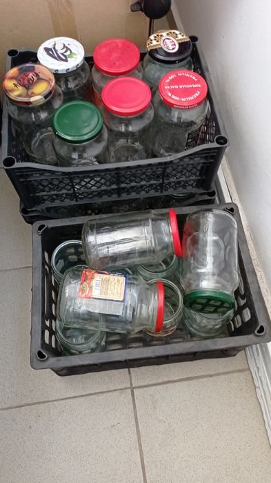 Продам банки 1 литр 100 тенге . 2 литра 100 тенге . 3 литра 150 тенге