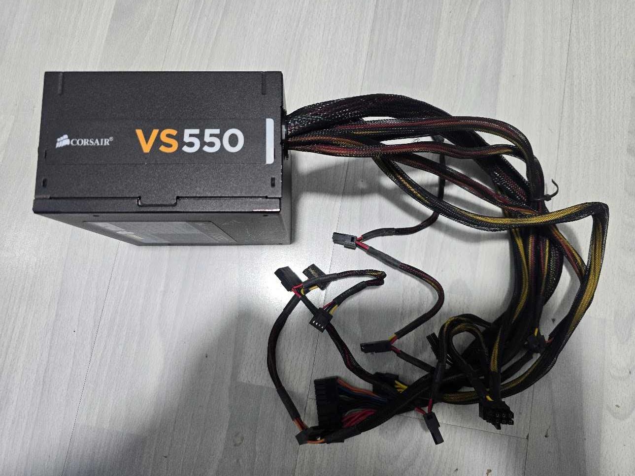 компютърно захранване Corsair 550w